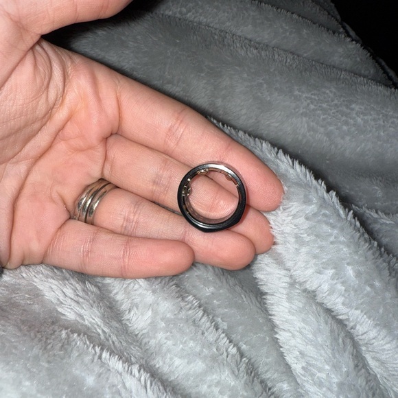 3rd generation oura ring size 8 - Picture 3 of 3